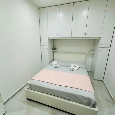 Perla Del Mare - Lungomare Di Crotone, 30 Mt Dal Mare Apartment Exterior photo